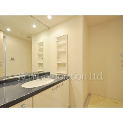 洗面設備　同タイプ4階のお部屋を撮影。仕様が異なることがあります。