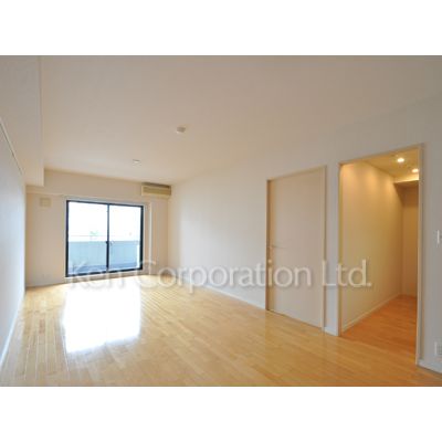 居室・リビング　同タイプ4階のお部屋を撮影。仕様が異なることがあります。