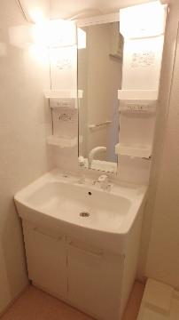 洗面設備　朝シャンも出来るシャワー付洗面台♪（イメージ）