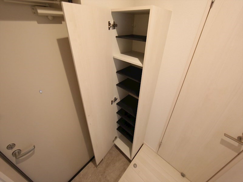 玄関　玄関　シューズボックス付（収納充実してます）　同仕様写真