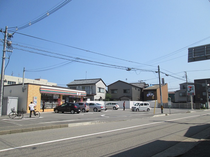 コンビニ　セブンイレブン新潟横七番町通店（コンビニ）まで845m