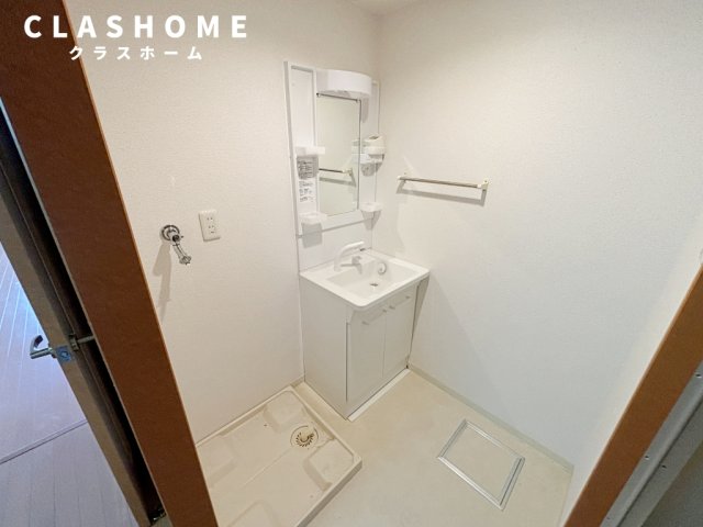 洗面設備　同物件の別部屋になります。