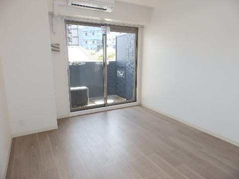 居室・リビング　室内