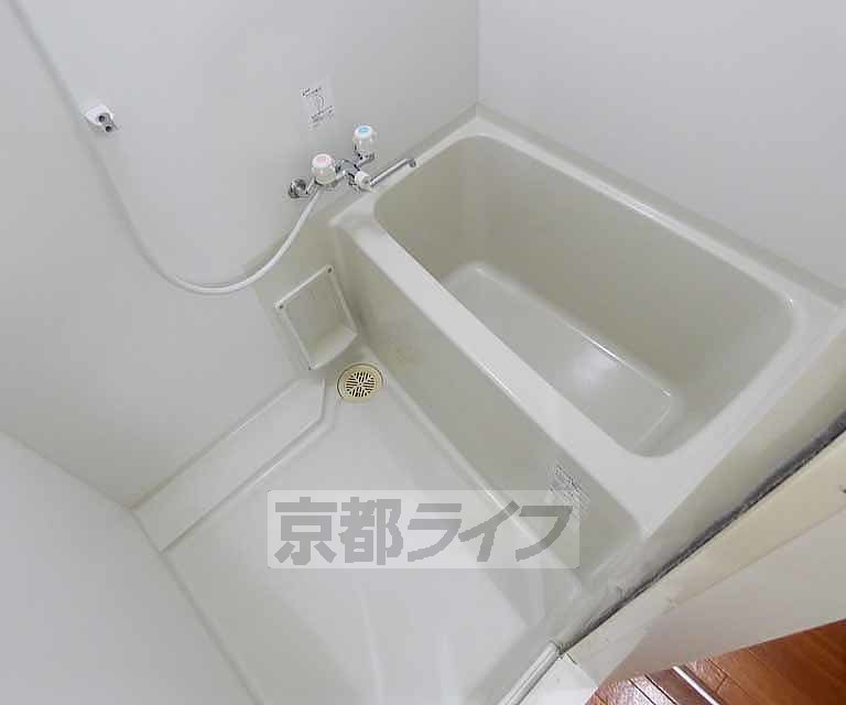 バス・シャワールーム　バスルームです。