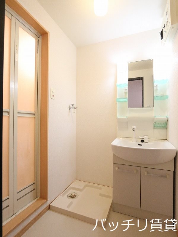 洗面設備　別号室イメージの為、現状を優先致します。