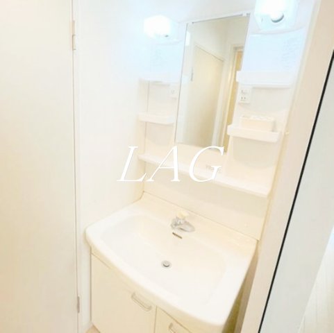 洗面設備　独立洗面台になります。