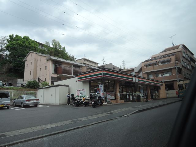 コンビニ　セブンイレブン（コンビニ）まで180m