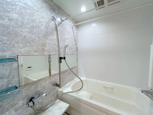 バス・シャワールーム　★追い焚き・浴室乾燥機つき★