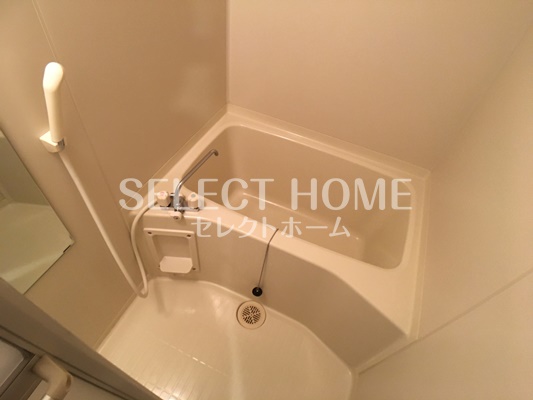 バス・シャワールーム　コンパクトで使いやすいお風呂です