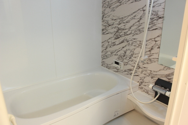 バス・シャワールーム　換気暖房乾燥機付浴室