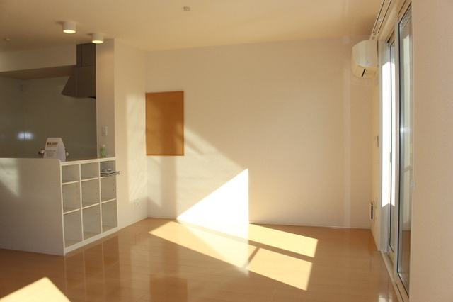 居室・リビング　リビング（コルクボード付き）