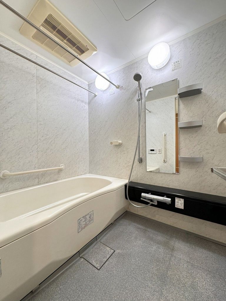 バス・シャワールーム　浴室