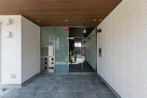 建物外観　安心安全オートロック付きです。