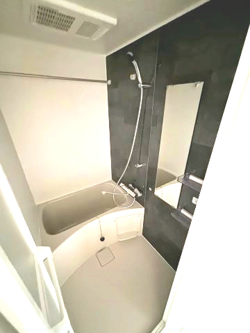 バス・シャワールーム　コンパクトで使いやすいお風呂です