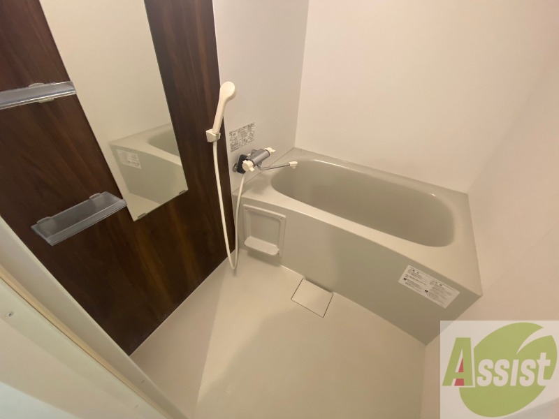 バス・シャワールーム　お風呂になります。一日の疲れを癒してくださいね。