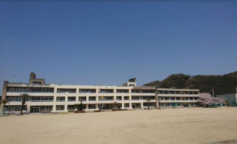 小学校　新市小学校（小学校）まで2124m