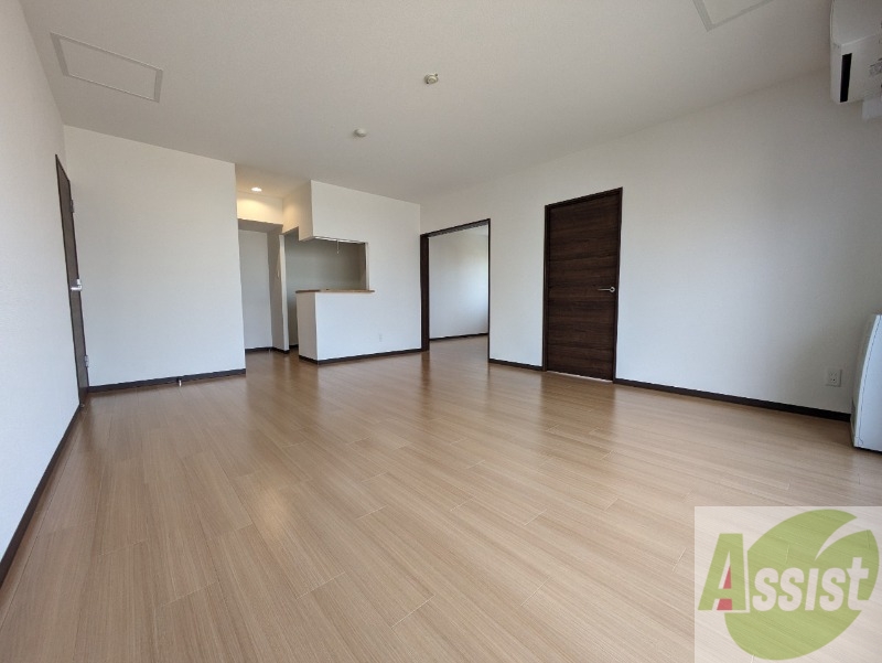 居室・リビング　広くてきれいなリビングです！快適に過ごせそうですね。