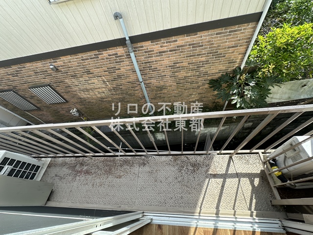 バルコニー　バルコニーがあるので洗濯物を太陽の下で干すことができます♪