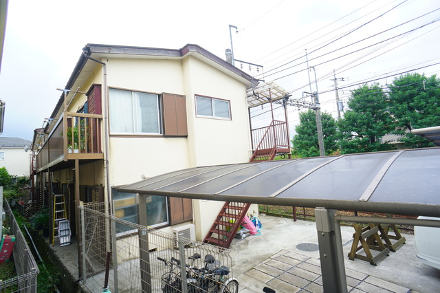 建物外観　京王線百草園駅から徒歩７分☆自転車置場有ります♪