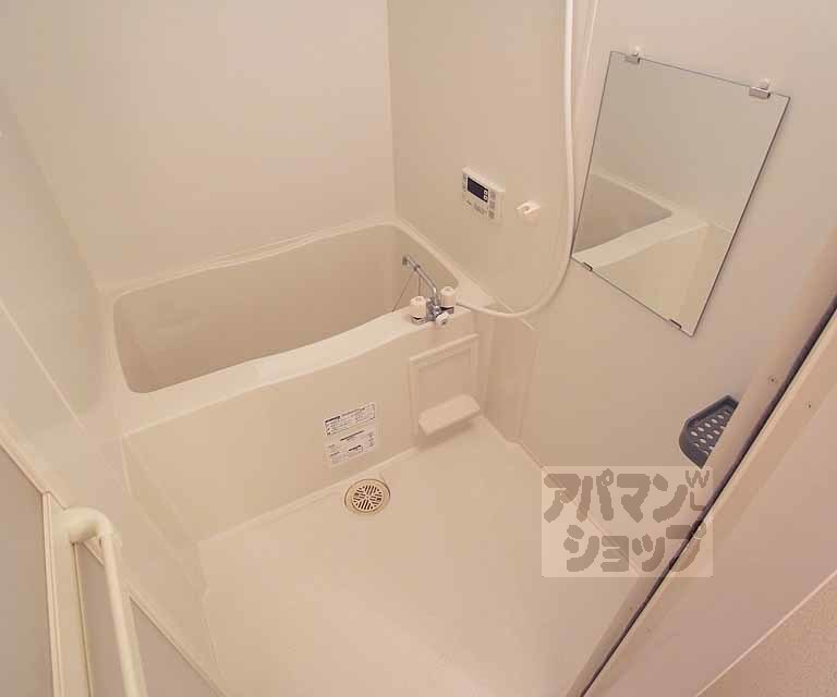 バス・シャワールーム　バスルーム。