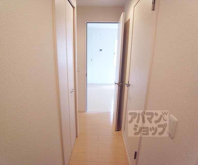 その他部屋・スペース　玄関からの廊下です。