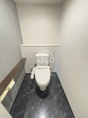 トイレ　レジディア心斎橋ウエスト　トイレ