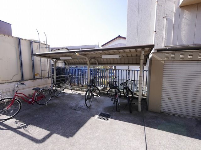その他　屋根付き駐輪場