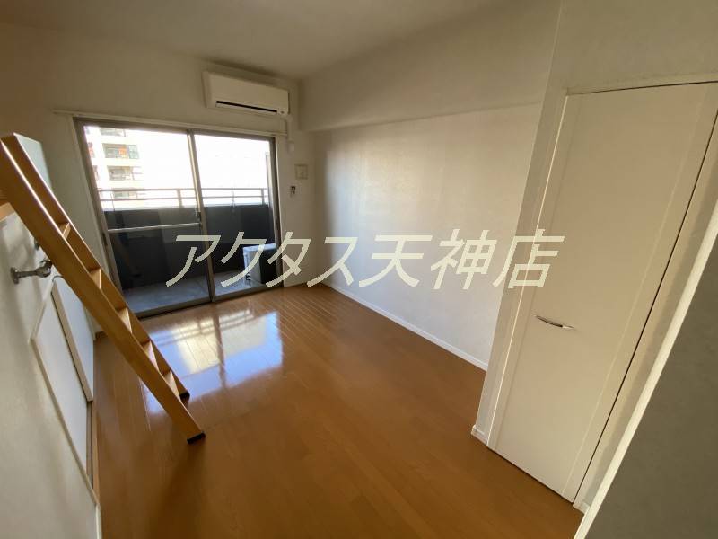 居室・リビング　ロフトの下は大型収納♪