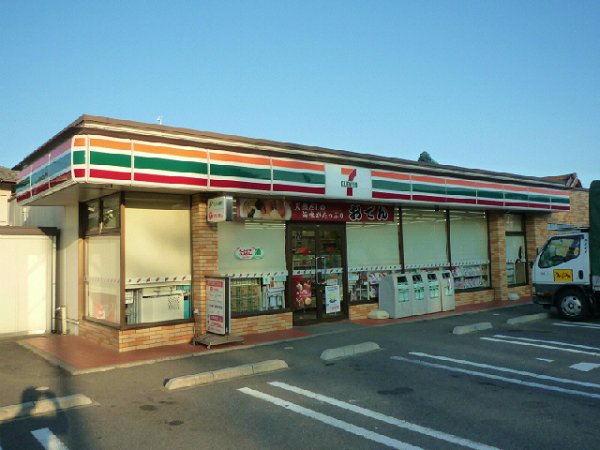 コンビニ　セブンイレブン（コンビニ）まで290m