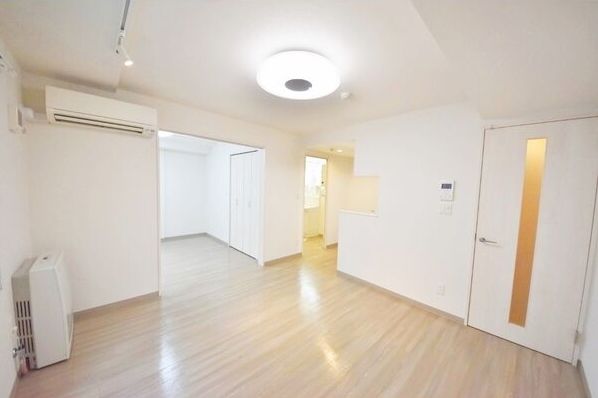 居室・リビング　エアコン付きリビング☆