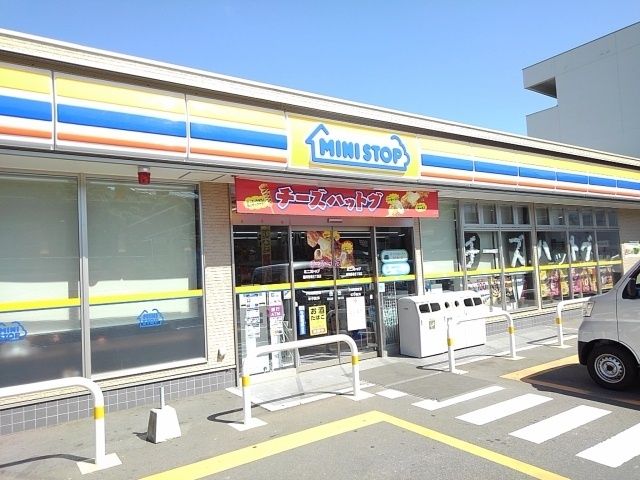 コンビニ　ミニストップ香椎６丁目店（コンビニ）まで700m