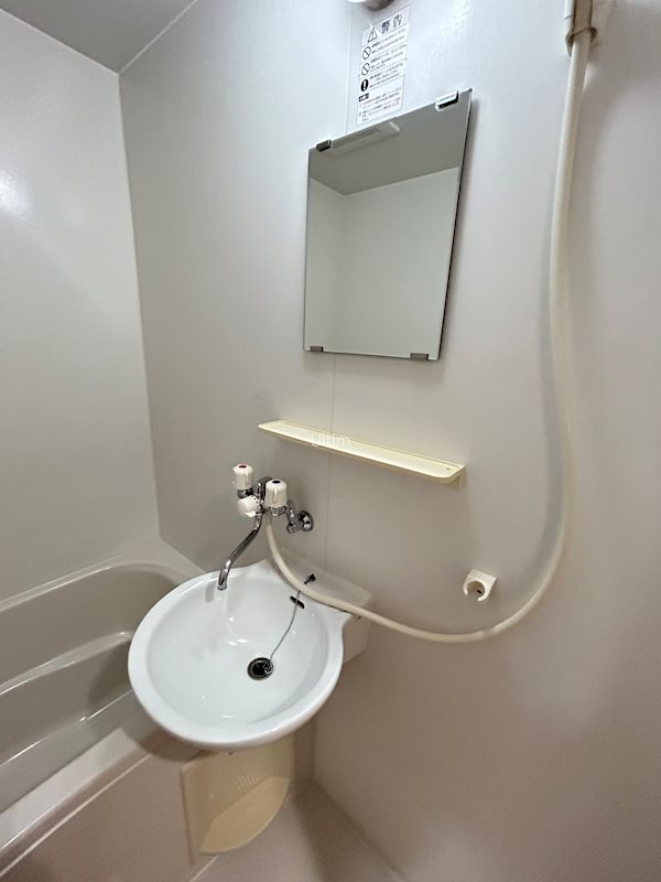 洗面設備　※同タイプの他のお部屋です