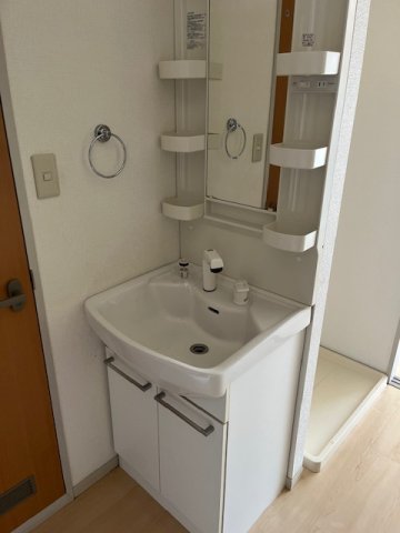 洗面設備　脱衣スペースもあります