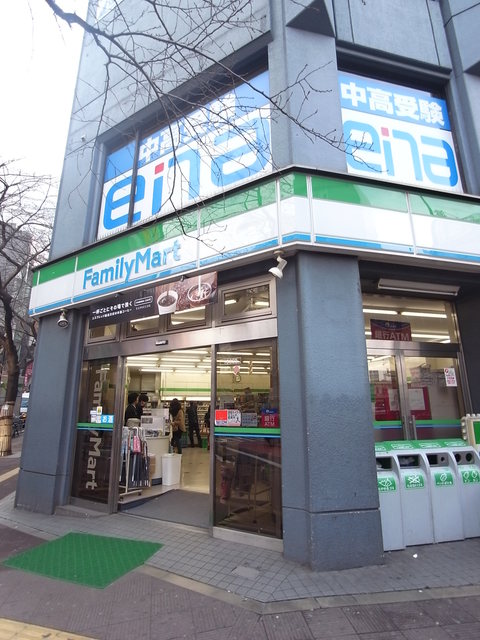 コンビニ　ファミリーマート 渋谷桜丘町店（コンビニ）まで136m