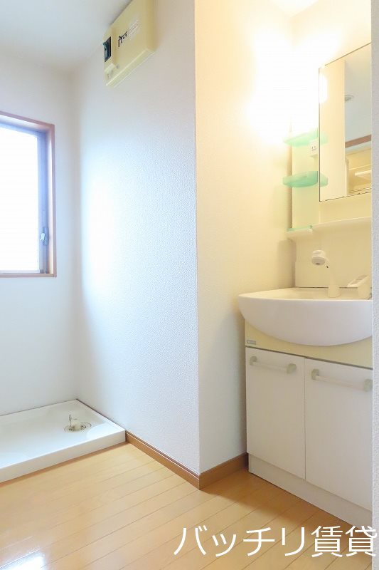 洗面設備　同型タイプの為、現状を優先いたします。