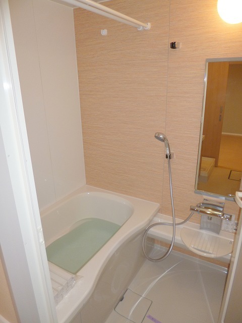 バス・シャワールーム　追焚、浴室乾燥機能付きバス