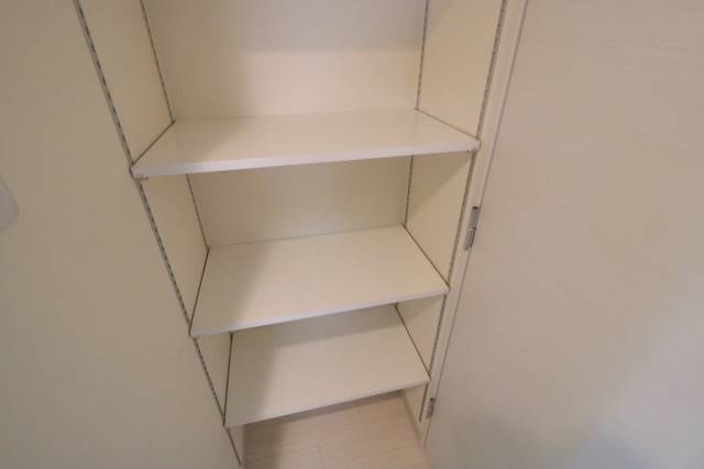 収納　キッチン裏の収納スペース♪
