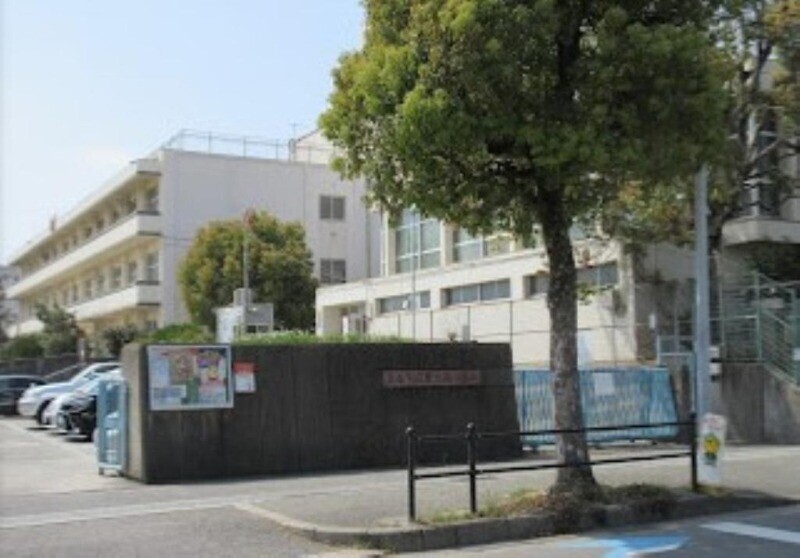 小学校　箕面市立豊川南小学校（小学校）まで572m