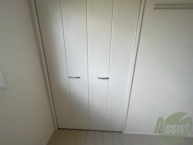 収納　収納はこちらのクローゼットをお使いください。