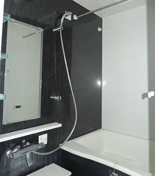 バス・シャワールーム　落ち着いた空間のお風呂です