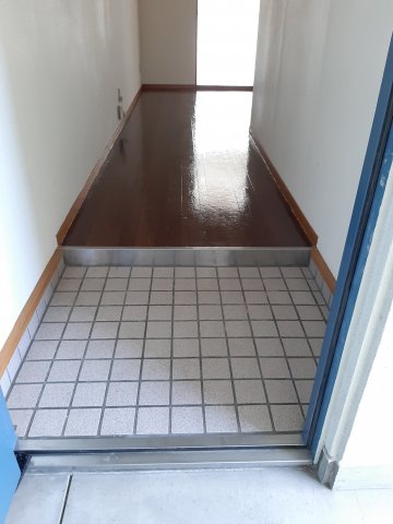 玄関　現況が相違する場合は現況を優先致します。