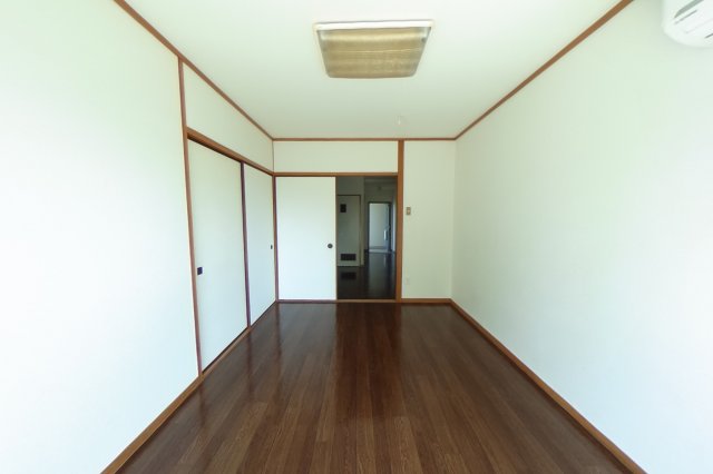 居室・リビング　現況が相違する場合は現況を優先致します。