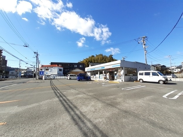 コンビニ　ローソン 高知高須本町店（コンビニ）まで151m