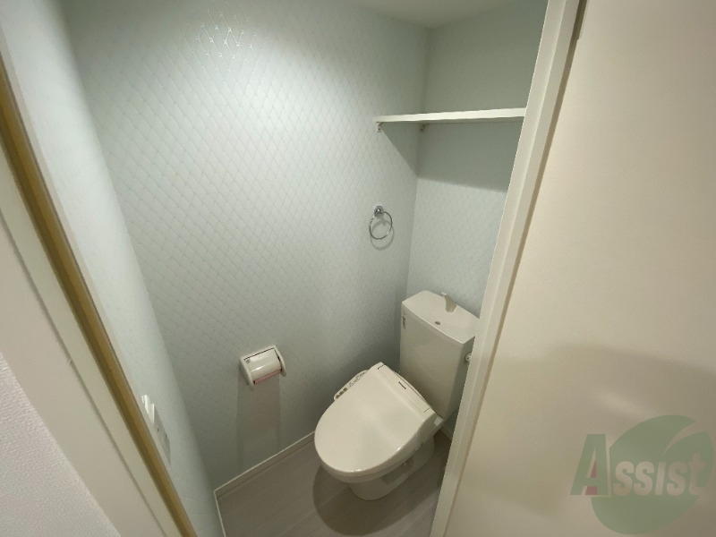 トイレ　ウォシュレット機能がついたトイレです。安心して使用できますね