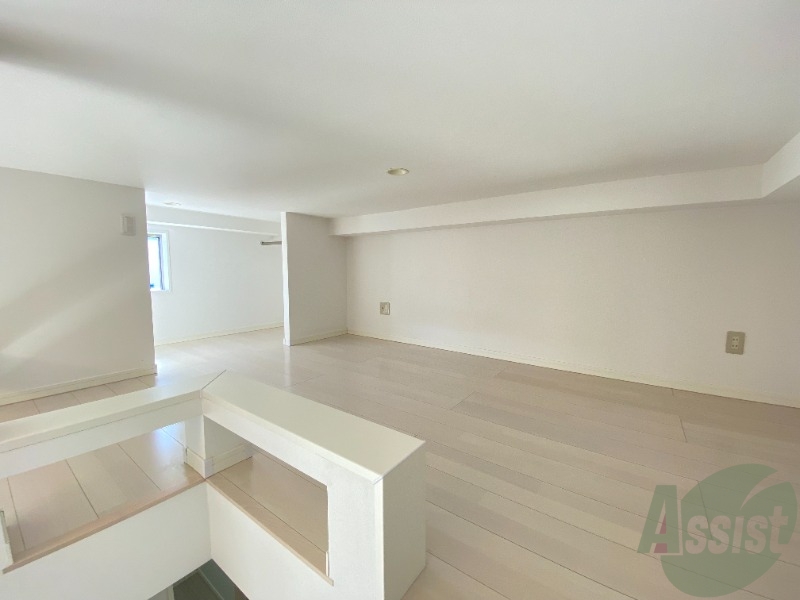 その他部屋・スペース　６．１６帖のロフトがついております。ゆったり寝れそう。