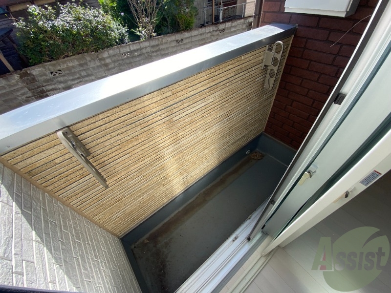 バルコニー　こちらはバルコニー。洗濯物が干せるようになっています。