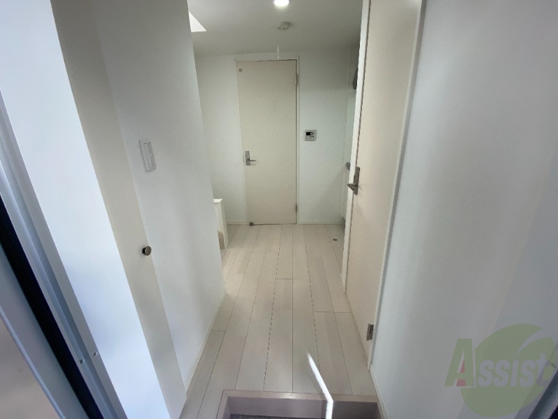 玄関　玄関の様子です。明るい印象ですね。気分もあがりそう。