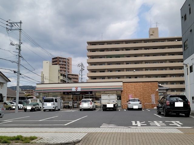 コンビニ　セブンイレブン周南松保町店（コンビニ）まで550m