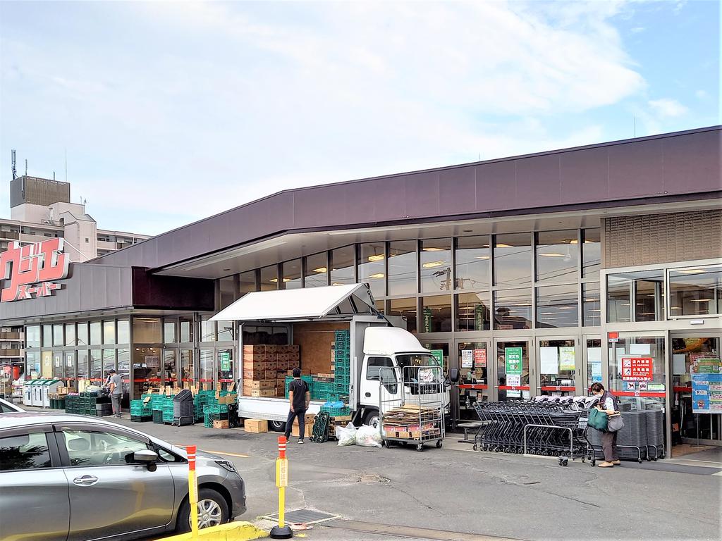 スーパー　ウジエスーパーまで（スーパー）まで300m