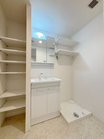 洗面設備　広い洗面スペース